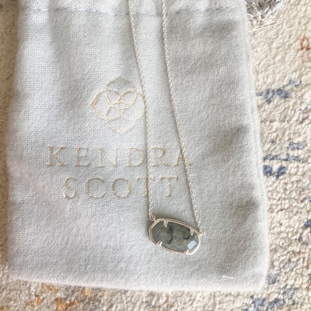 Kendra Scott classic necklace